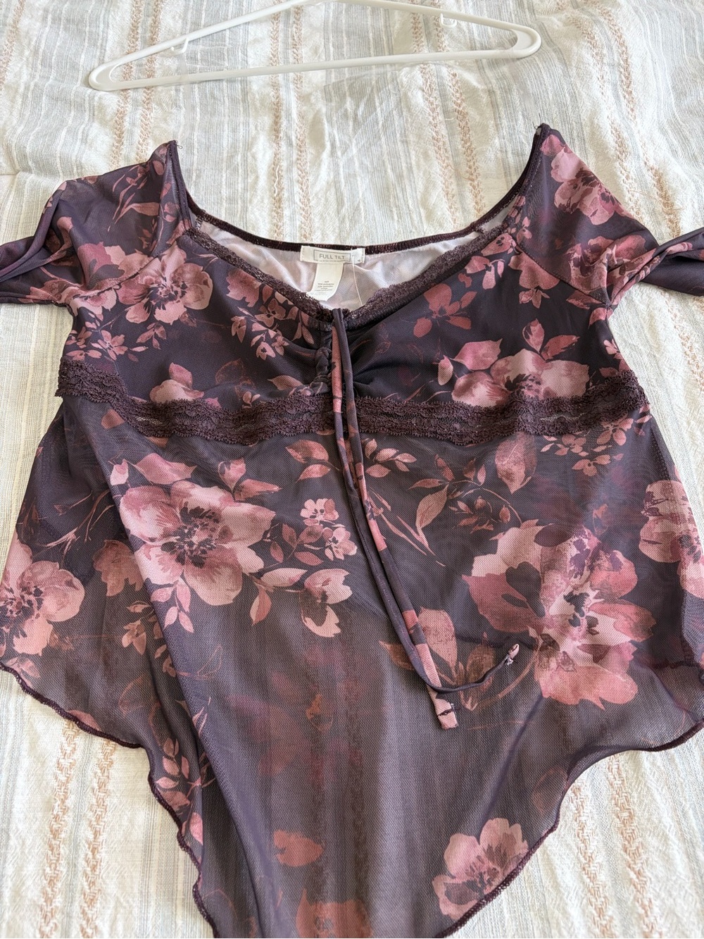 Floral Lace-Trim long sleeve Camisole in Plum Pink